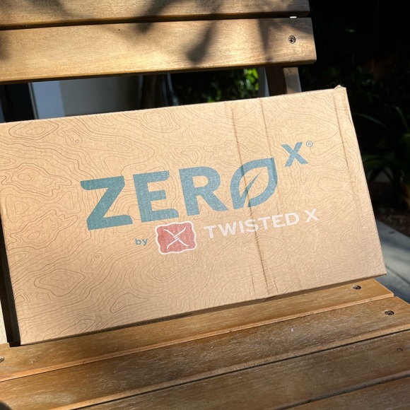 Zero by Twisted Shoes - Picture 1 of 4